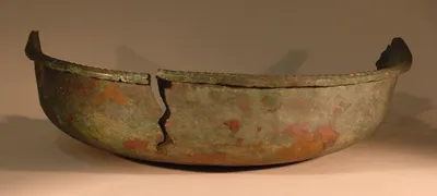 Großes Becken, nur zur Hälfte erhalten