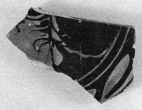 PYXIS LID, FRAGMENT (ATHENIAN, RED-FIGURE)