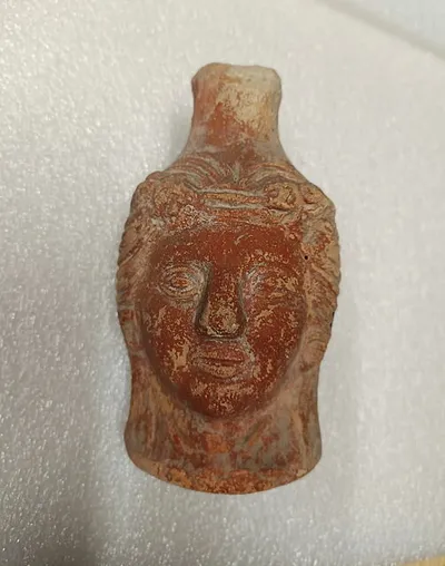 œnochoé ; vase plastique