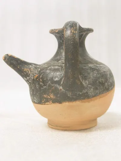 œnochoé ; biberon