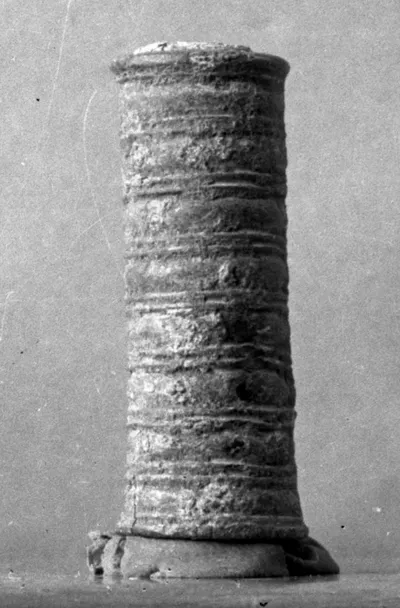 Gefäßwulst, halbrund, umschnürt (eine Walzenattasche)