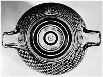 CUP, STEMLESS (ATHENIAN, RED-FIGURE)