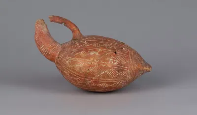 Vase in the form of a bird