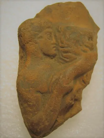 coupe  ; médaillon de vase