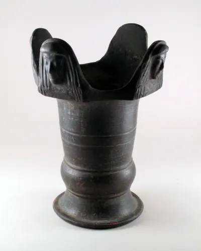 Vase with lid