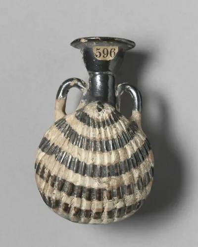 vase plastique ; amphorisque