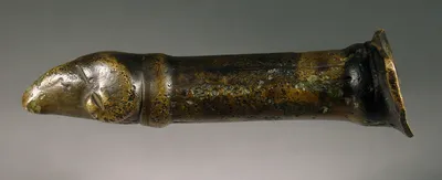Griff einer Griffschale mit Widderkopf am Ende