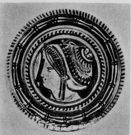 PLATE (SOUTH ITALIAN, APULIAN, RED-FIGURE)