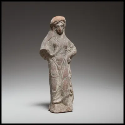 Terracotta statuette of a woman