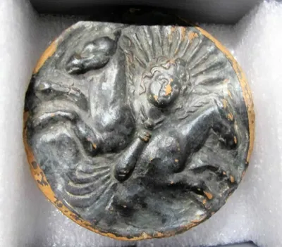 coupe  ; médaillon de vase