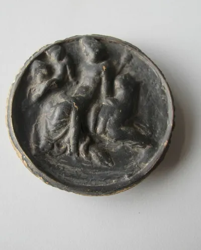 coupe  ; médaillon de vase