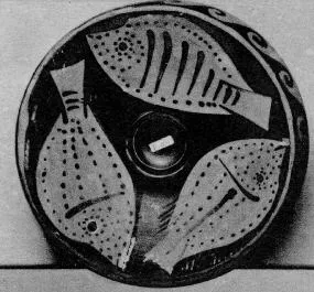 FISH PLATE (SOUTH ITALIAN, CAMPANIAN, RED-FIGURE)