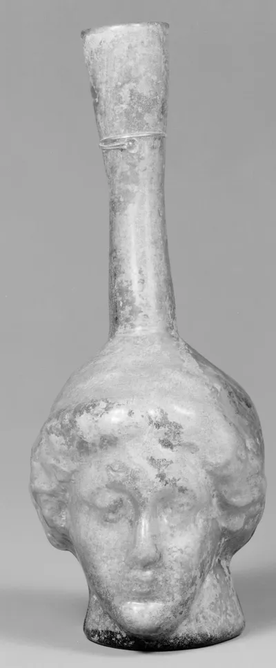 Flasche, Mädchenkopf (Kopfgefäß: Flasche, Gefäßkörper als weiblicher Kopf gebildet)