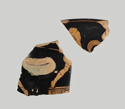 rhyton  ; vase plastique