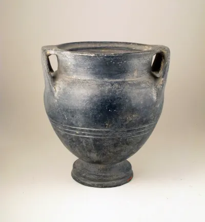 Vase with lid