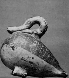 FIGURE VASE (ITALO-CORINTHIAN)