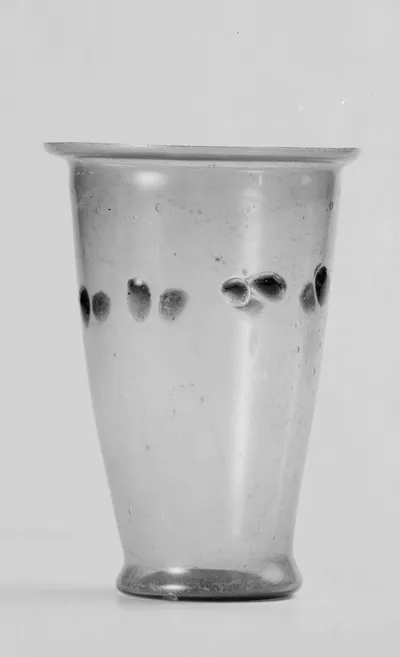 Konischer Becher (Nuppenbecher)