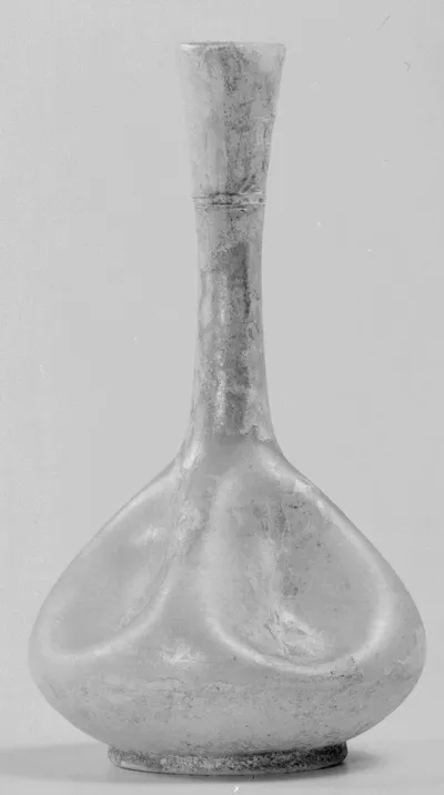 Langhalsige Flasche mit vier Dellen
