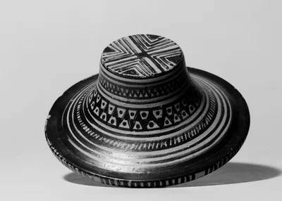 Gefäβ in Form eines Korbes (Attisch - geometrische Miniaturnachbildung eines Wollkorbes (Kalathiskos))