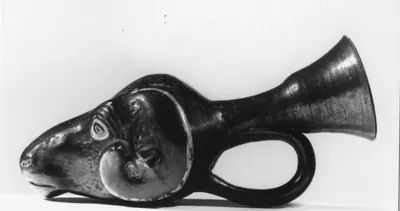lécythe ; vase plastique