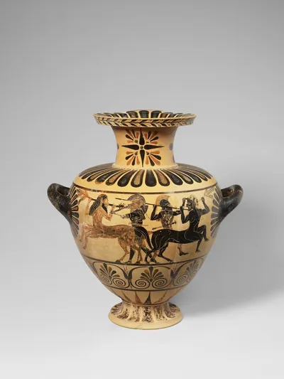 Hydrie à figures noires ornée d'une centauromachie