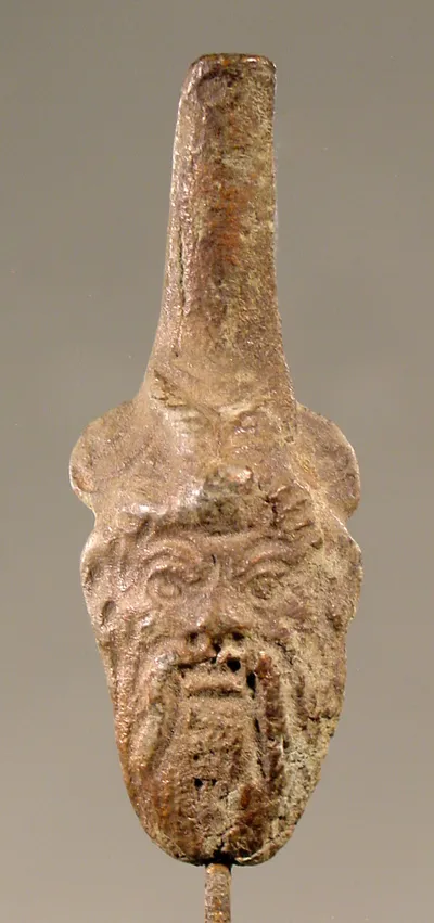 Attasche mit Pansmaske