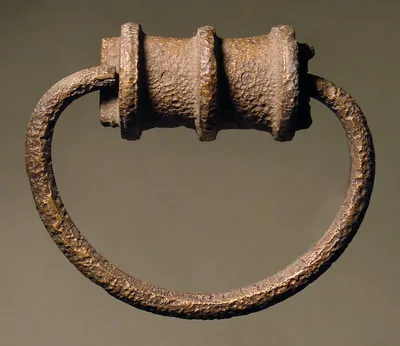 Gefäßhenkel mit Rotellenattasche