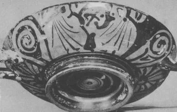 CUP, STEMLESS (ATHENIAN, RED-FIGURE)