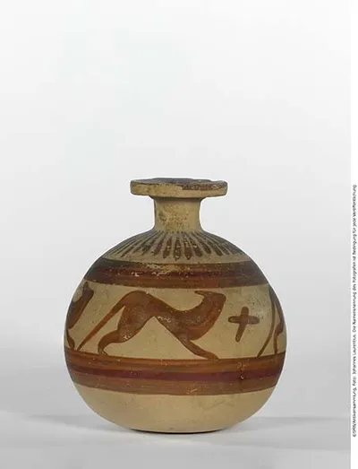 Aryballos mit Streifen und Tierfiguren (Kugelaryballos, Kugelförmiger Aryballos: Vier umlaufende Hunde zwischen roten Streifen; zwischen zwei Hunden einmal ein Kreuz)
