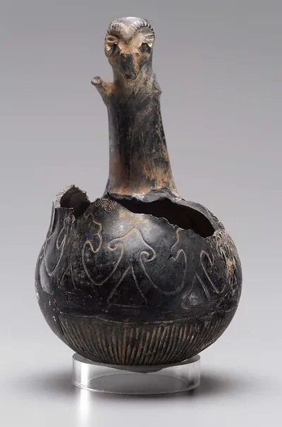 Gourd-shaped vase