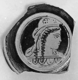 PYXIS LID, FRAGMENT (ATHENIAN, RED-FIGURE)