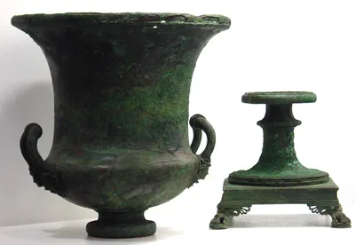 Bronzekrater (mit Untersatz, Römischer Kelchkrater mit Untersatz)