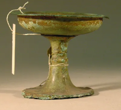 Schälchen auf hohem Fuß