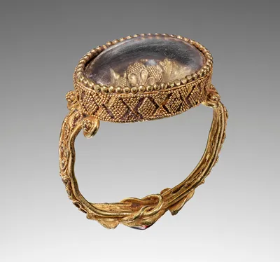 Box-Bezel Ring with Internal “Garden” Scene