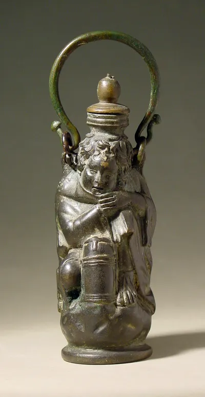 Salbgefäβ in Form eines kauernden Knaben (Salbgefäβ, Salbgefäβ in Form eines kauernd schlafenden Knabens mit Laterne; sog. Lanternarius)