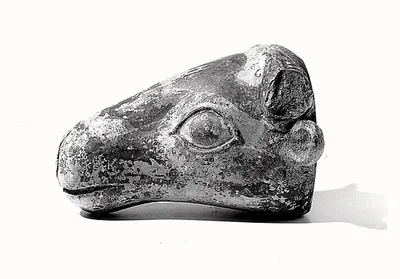 vase plastique  ; grelot