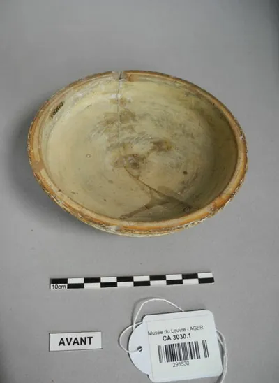 pyxis associée à un couvercle
