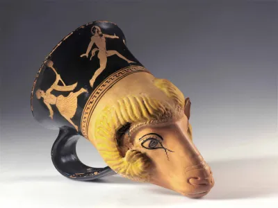 Rhyton (Attischer Tierkopfbecher (Rhyton) in Form eines Widderkopfes, Widderkopf als Trinkhorn)