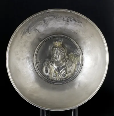 Schale mit Emblem (Kybeleschale, Schale mit Emblem: Büste der Kybele)