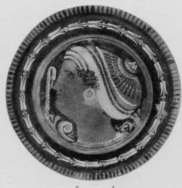 PLATE (SOUTH ITALIAN, APULIAN, RED-FIGURE)