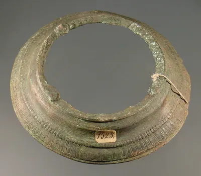 Standring eines Gefäßes, mit Eierstab