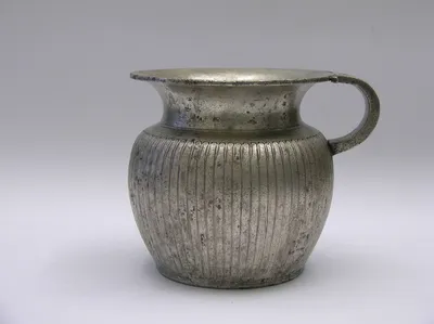 Kleine Kanne (Becher, einhenkliger Becher, Riefelbecher aus dem Silberfund von Paternò)