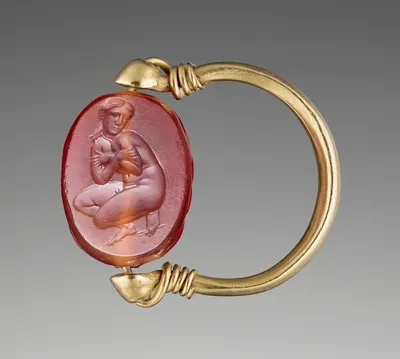 Engraved Scarab with Aphrodite Bathing in a Gold Swivel Ring