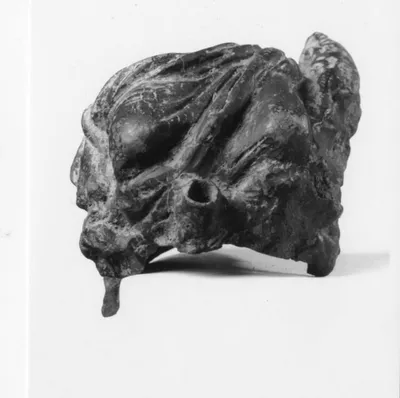 guttus ; vase plastique