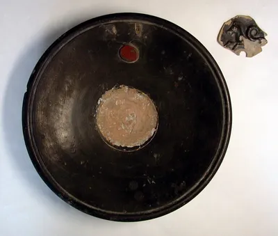 plat  ; médaillon de vase