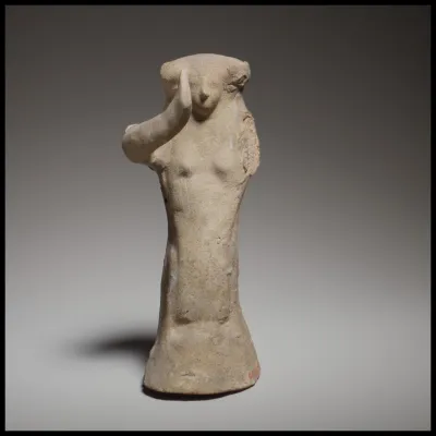 Seated female figurine of the dea gravida type