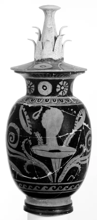 Apulian Oinochoe, shape 8 (Mug), with Lid