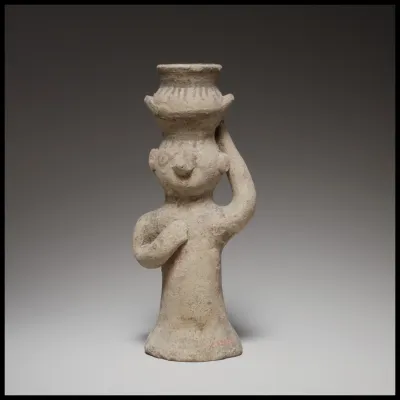 Standing female figurine holding an amphora on her head