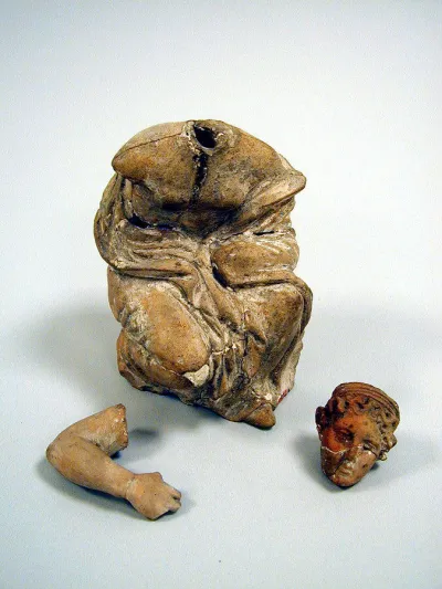Statuette of a girl, fragmentary