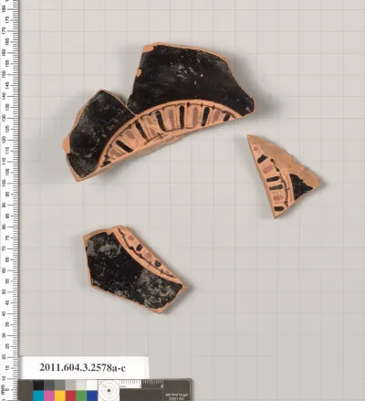 Terracotta fragments of a Little Master cup (drinking cup)